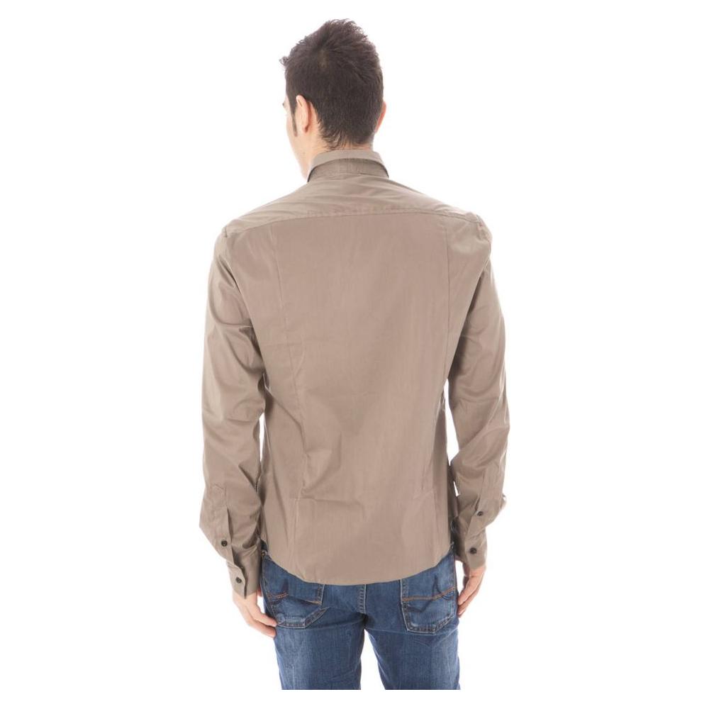 别致的绿色长袖意大利领衬衫