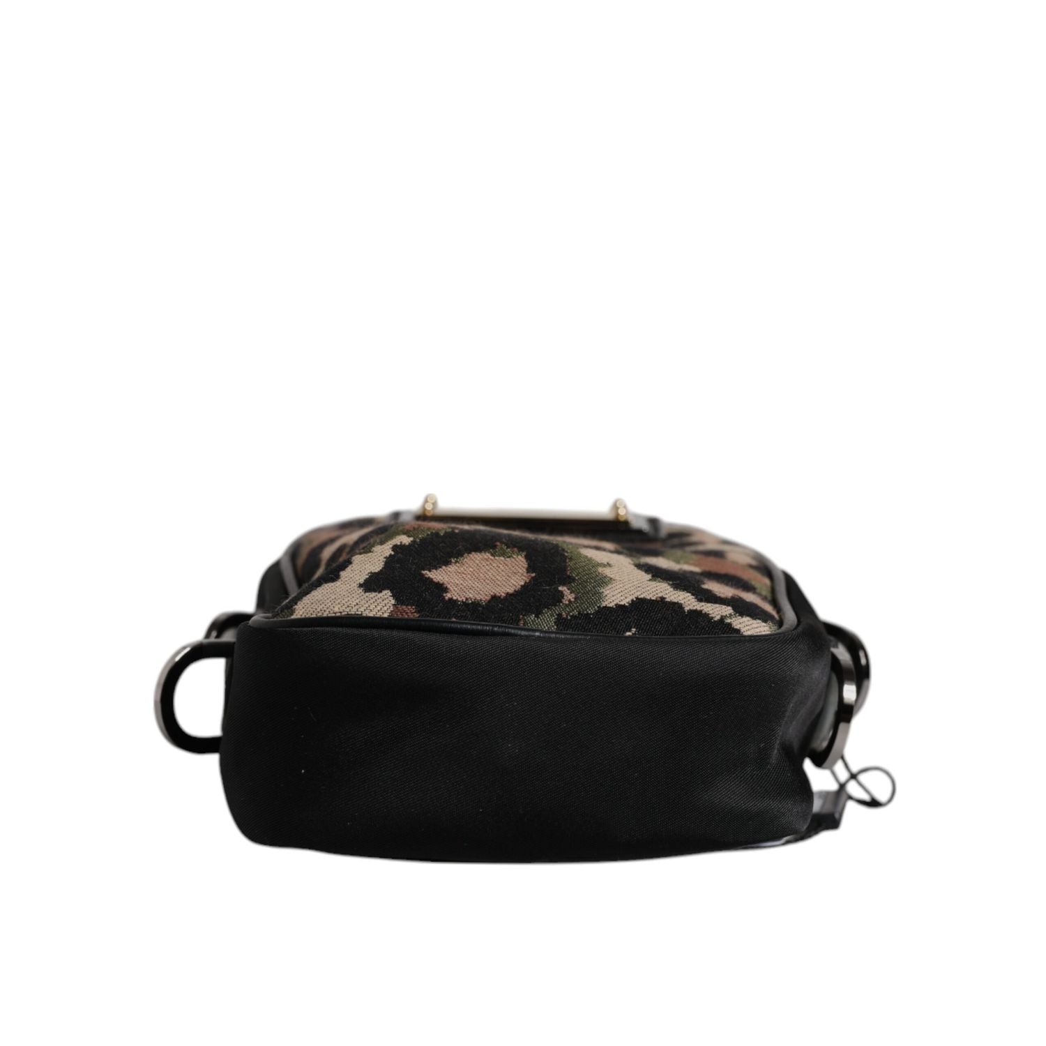 Front view with bag zipped and handles upright.