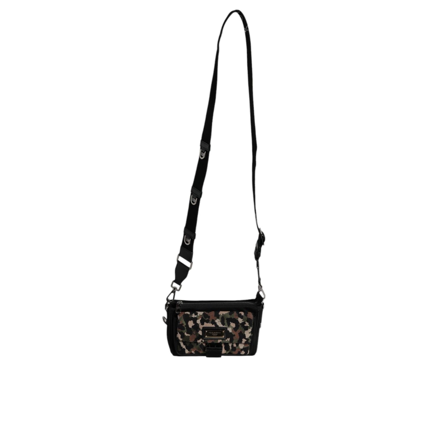 Front view with bag zipped and handles upright.