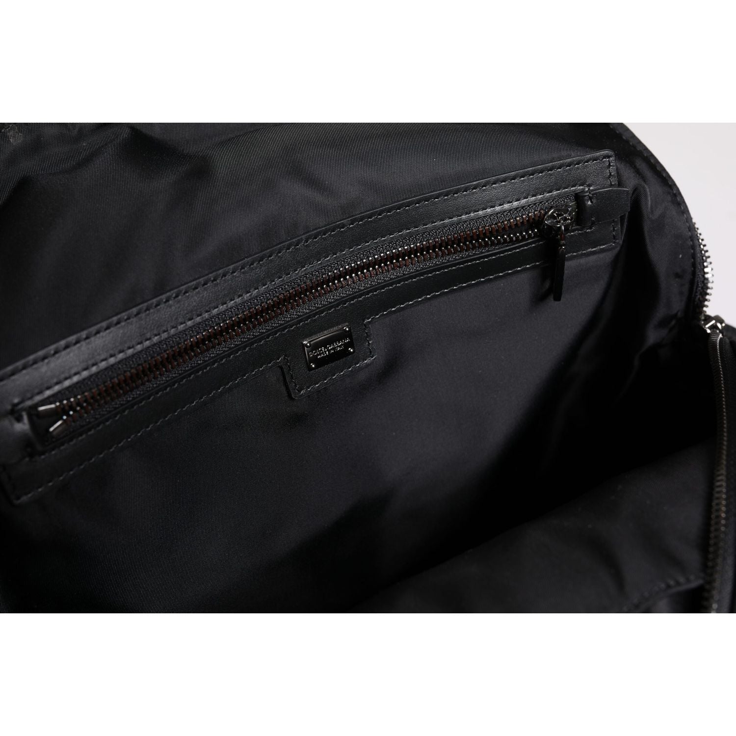 Front view with bag zipped and handles upright.