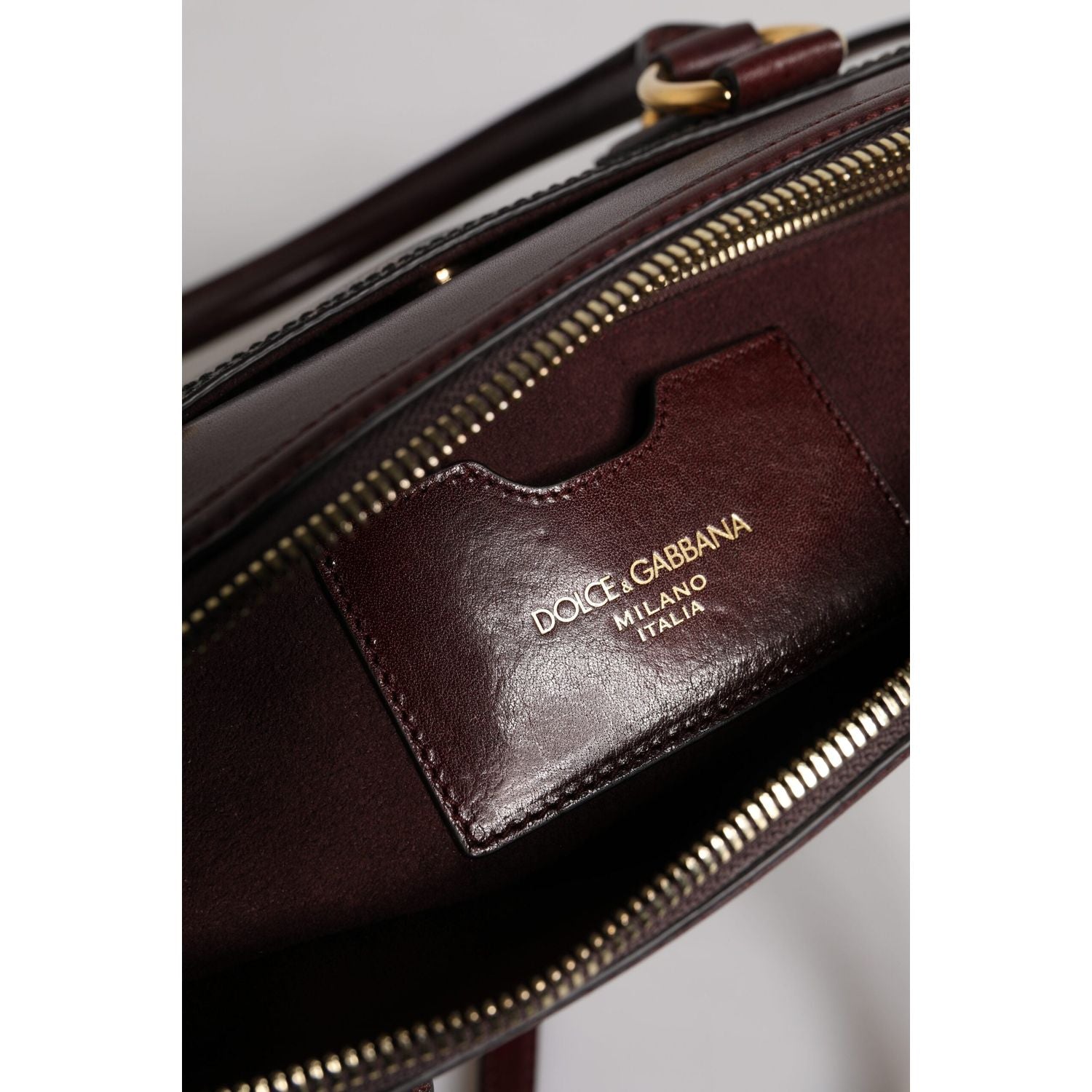 Front view with bag zipped and handles upright.