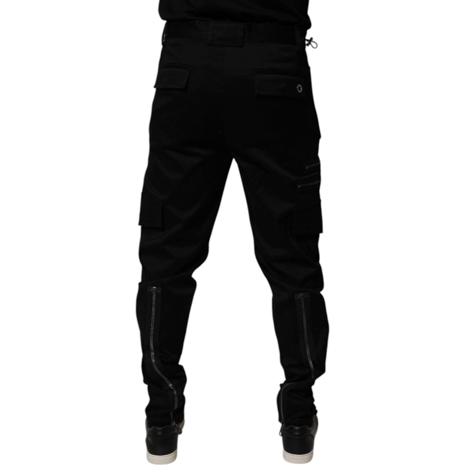 Front view with bag zipped and handles upright.