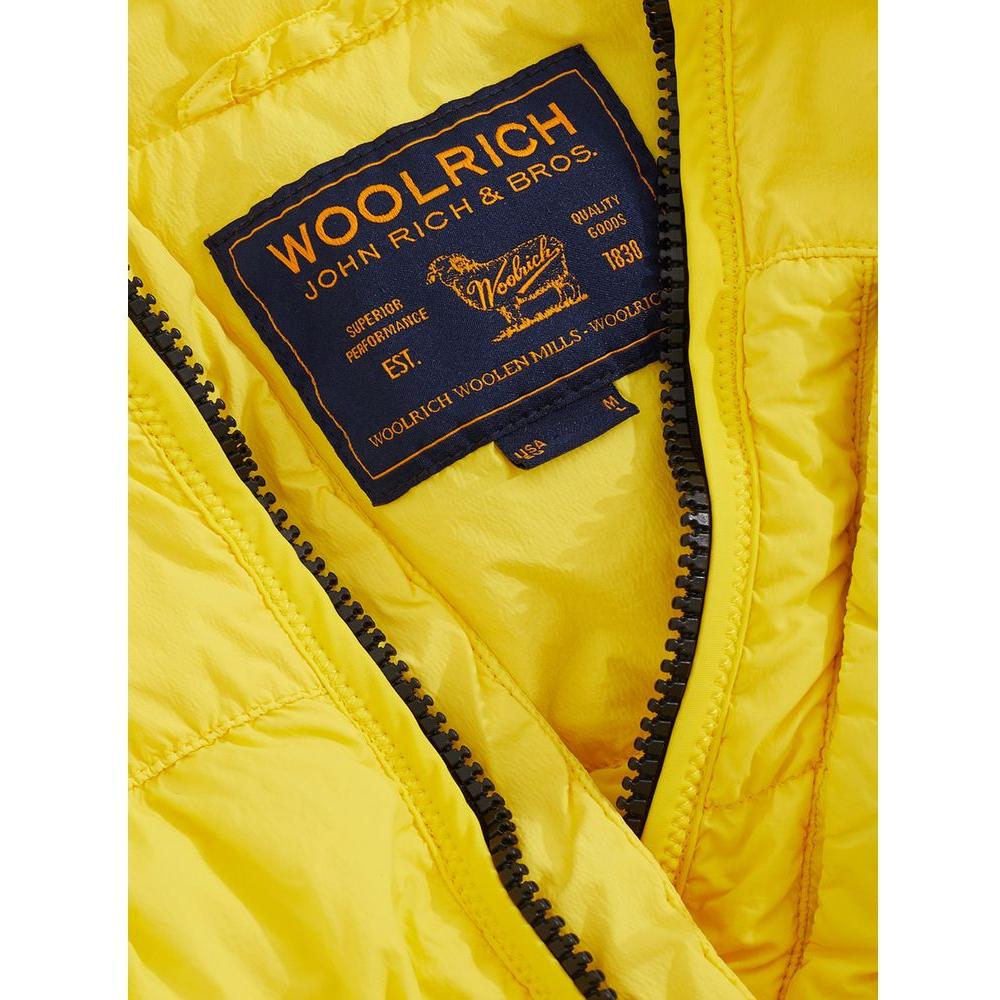 سترة خارجية صفراء نابضة بالحياة للرجال من Woolrich