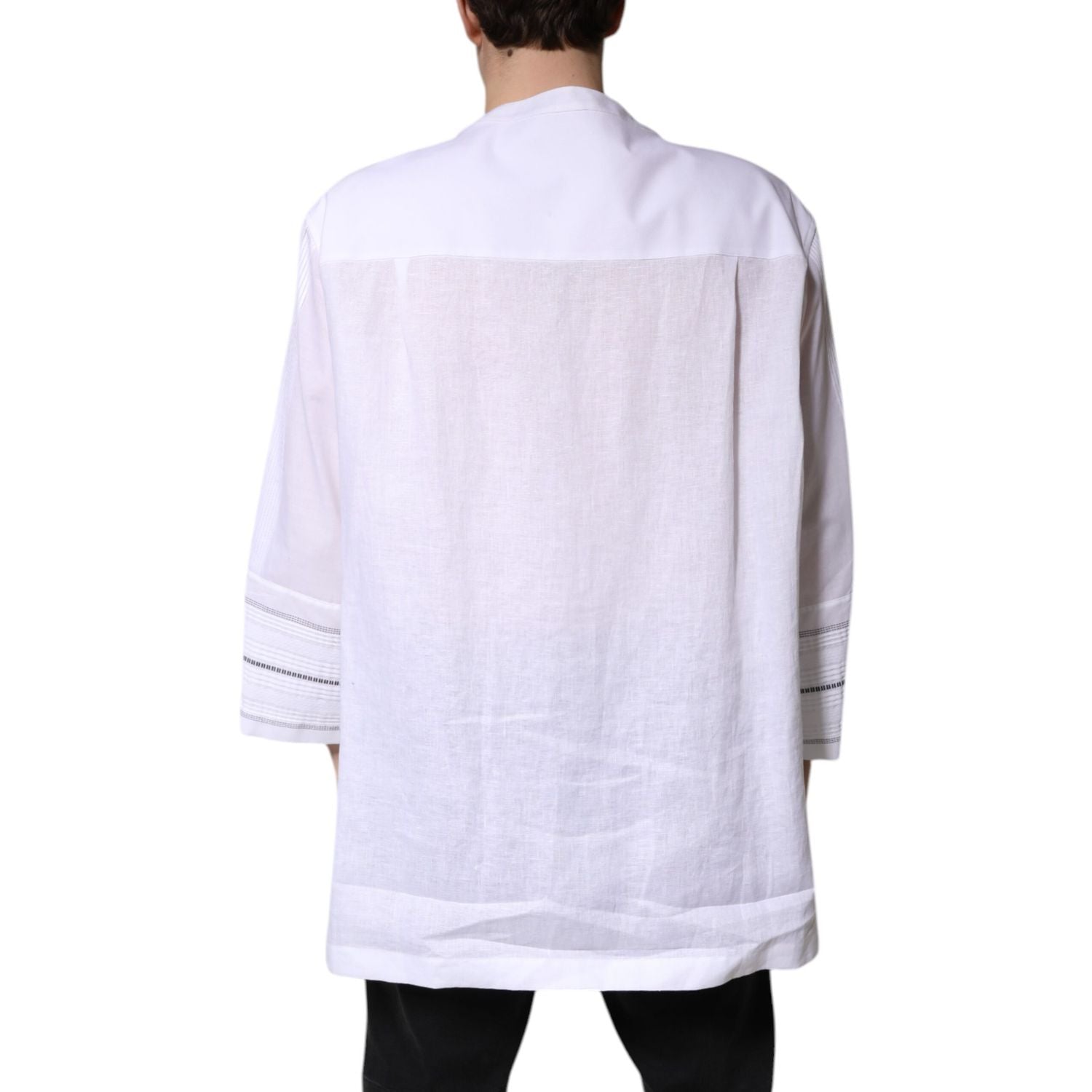 Front view with bag zipped and handles upright.