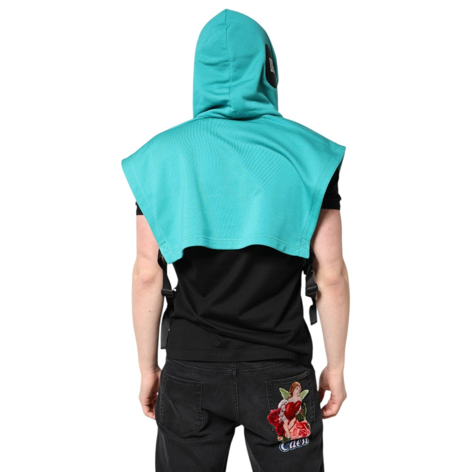 Front view with bag zipped and handles upright.