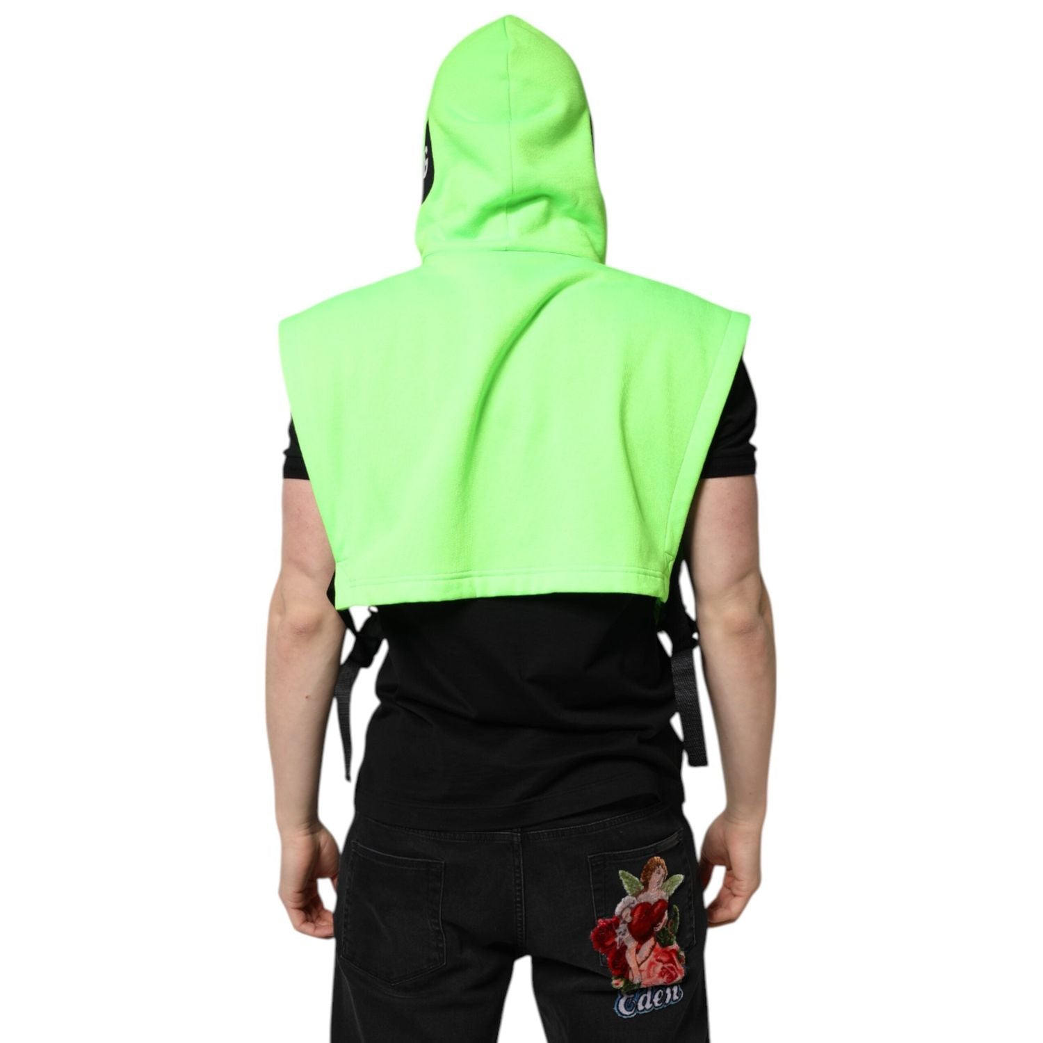 Front view with bag zipped and handles upright.