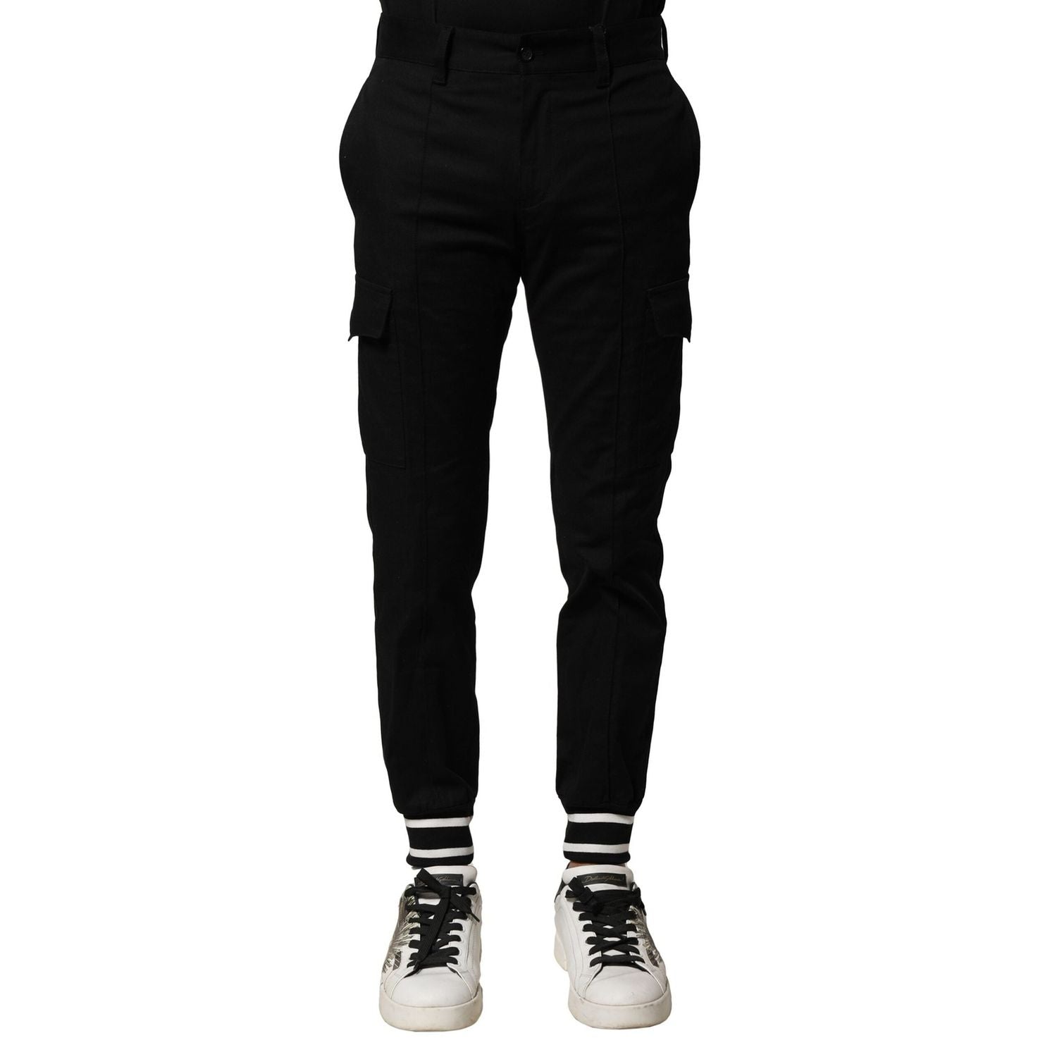 Front view with bag zipped and handles upright.