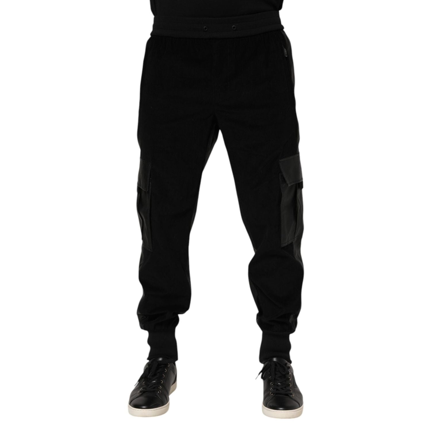 Front view with bag zipped and handles upright.