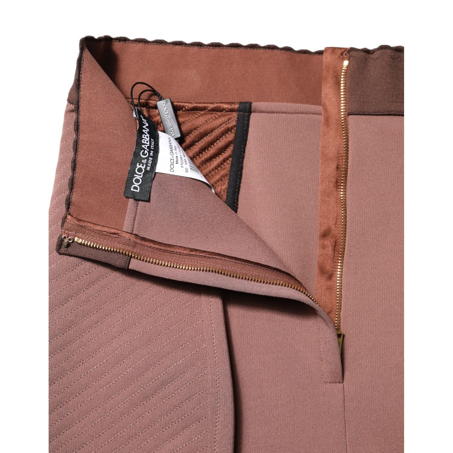 Front view with bag zipped and handles upright.