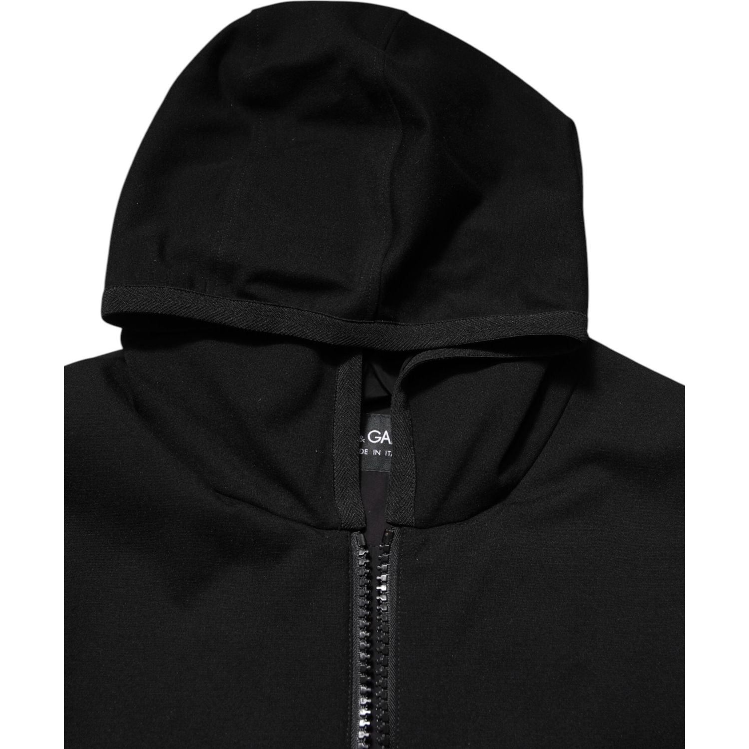 Front view with bag zipped and handles upright.
