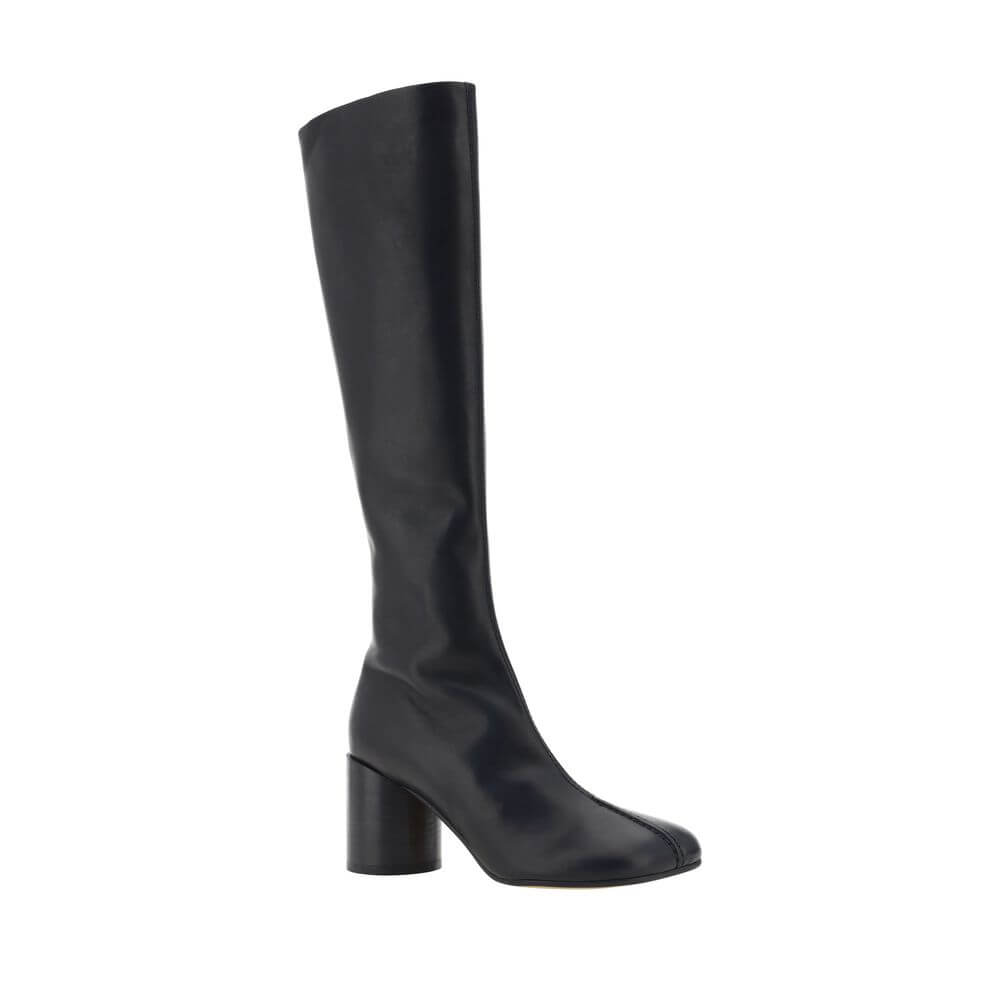 MM6 Black Calf Leather Bos Taurus Boots with Tabi toe and cylindrical heel, side zip, knee-high style, by Maison Margiela, AW25 collection.