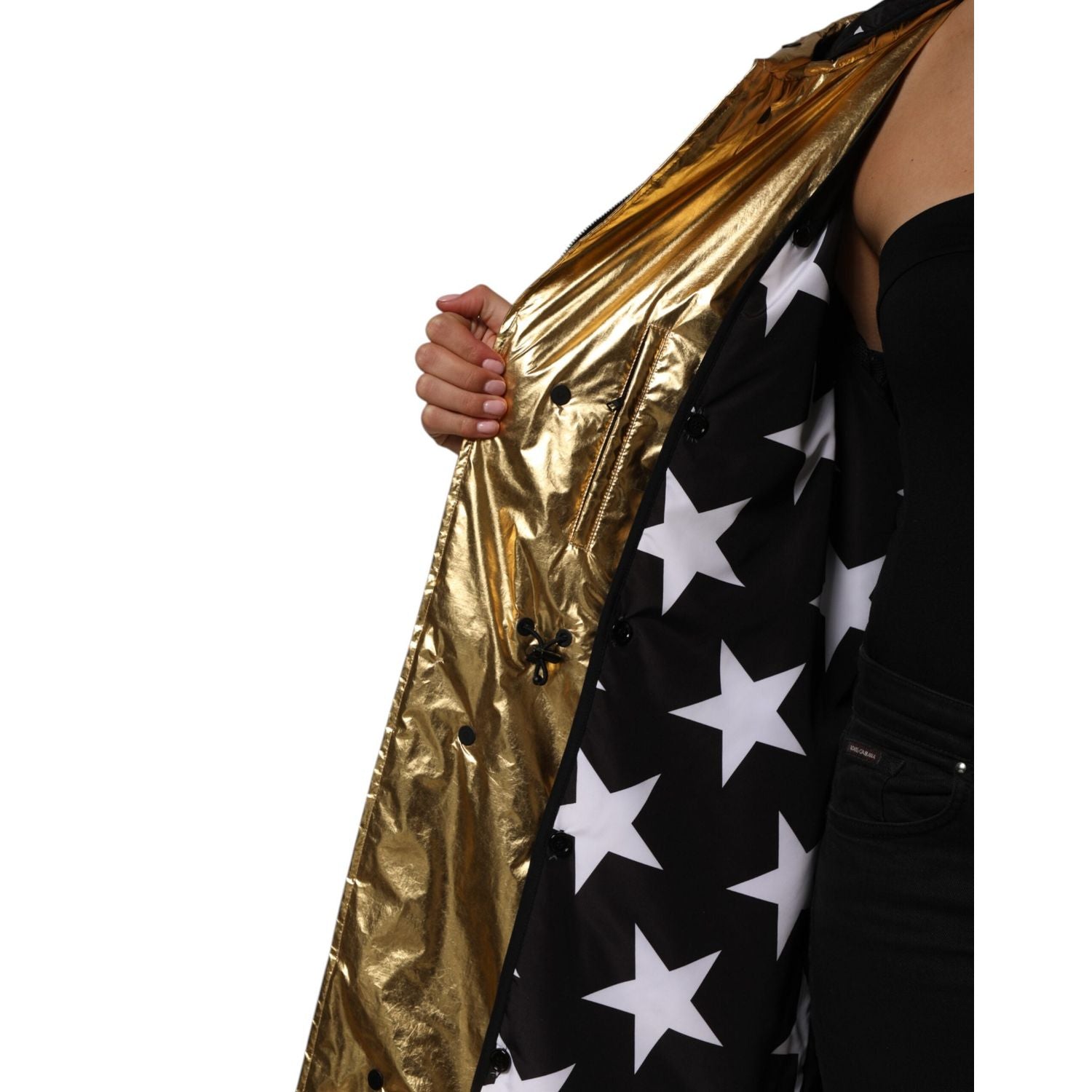 Front view with bag zipped and handles upright.