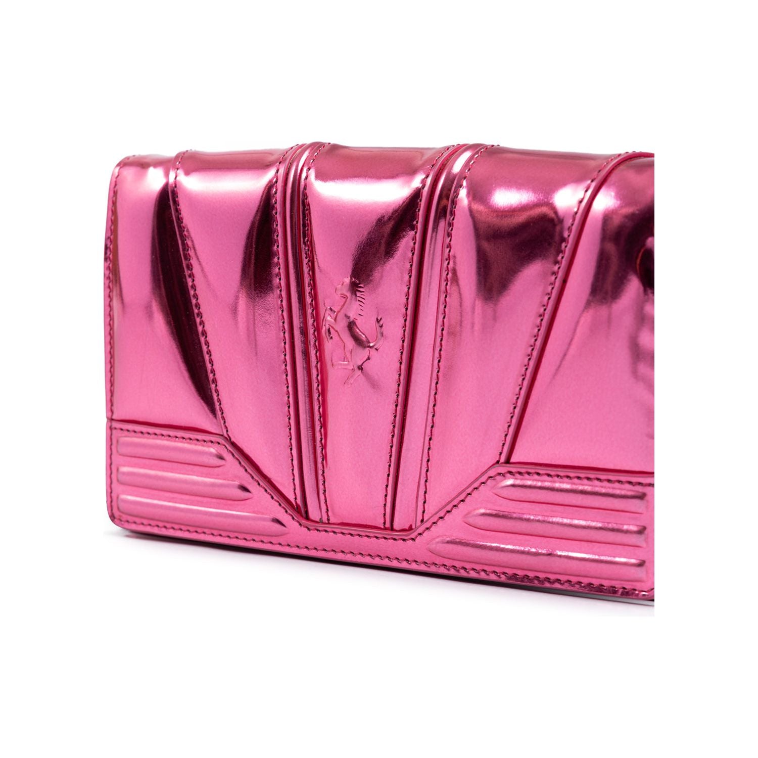 Front view with bag zipped and handles upright.