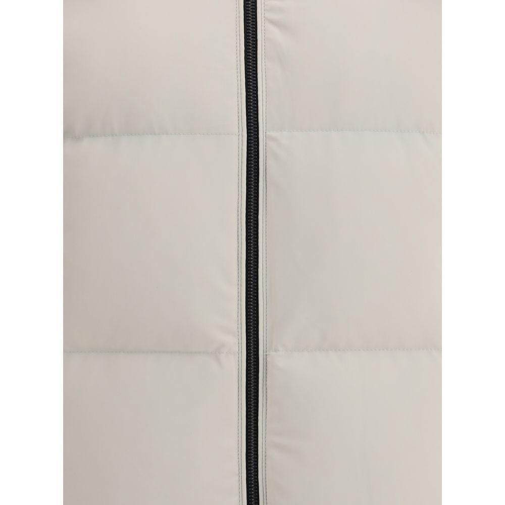 Front view with bag zipped and handles upright.