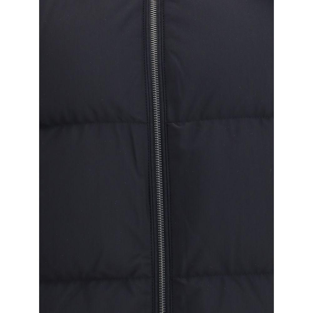 Front view with bag zipped and handles upright.