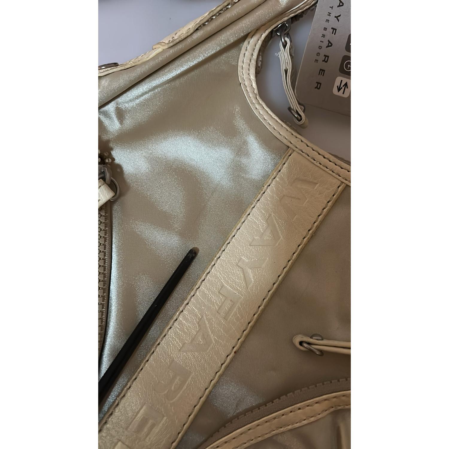 Front view with bag zipped and handles upright.