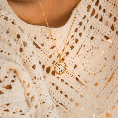 AN JEWELS JEWELRY Mod. AL.NSOKSSYC gold pendant necklace on lace top
