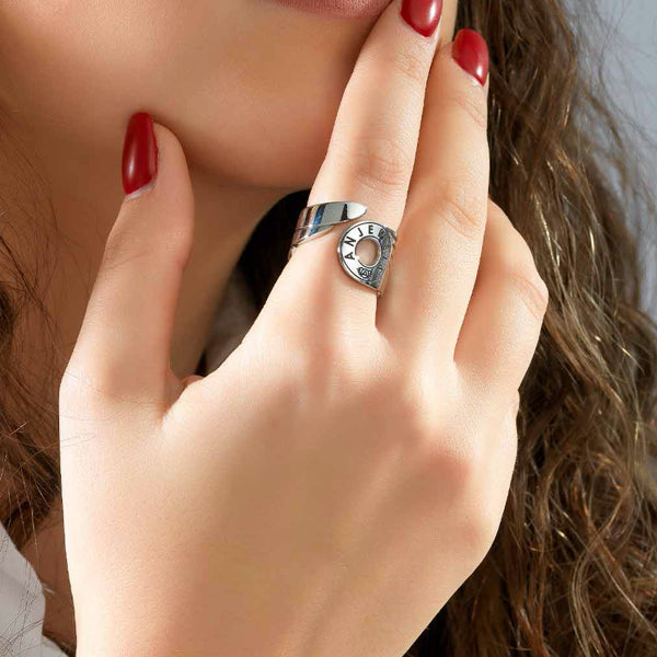 AN JEWELS JEWELRY Mod. AL.RFY01S-8 ring on woman's hand with red nails