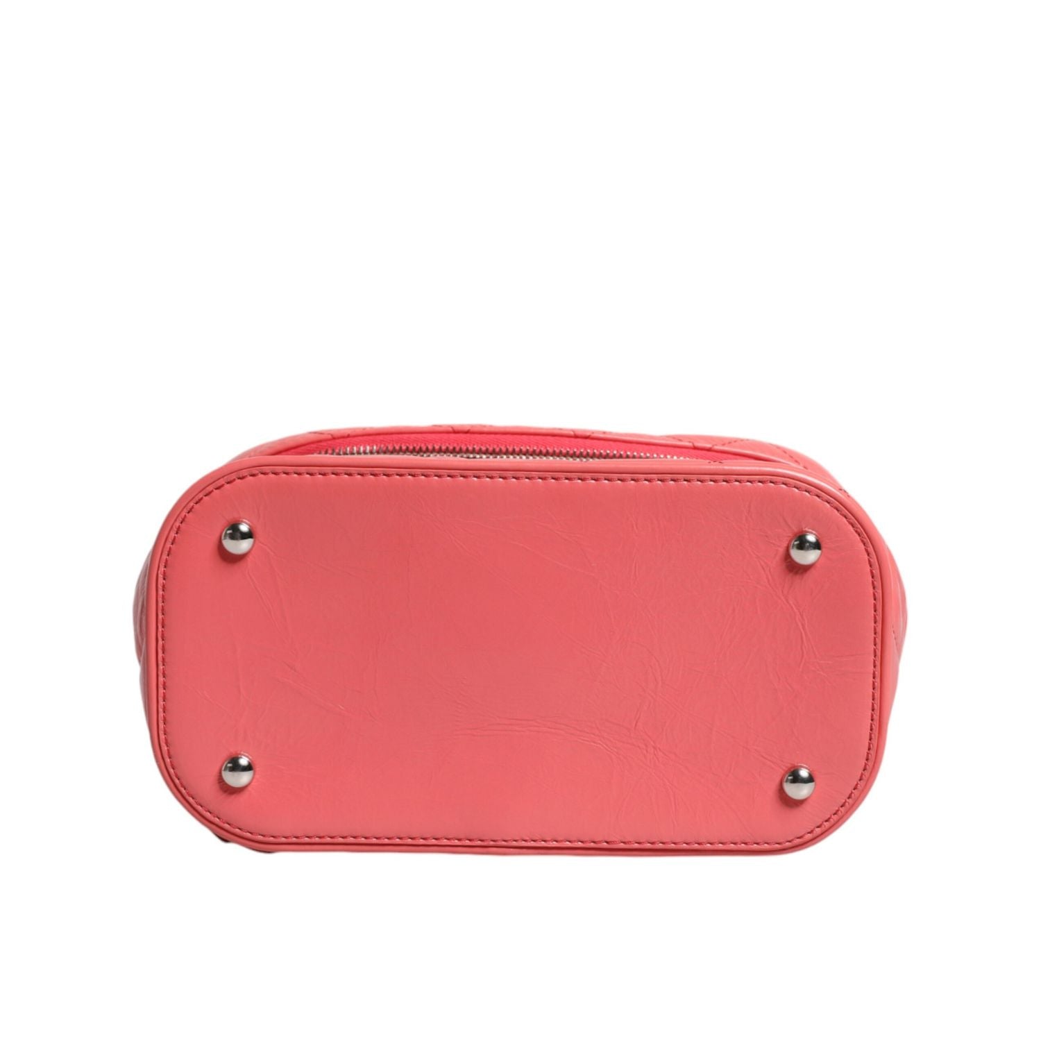Front view with bag zipped and handles upright.