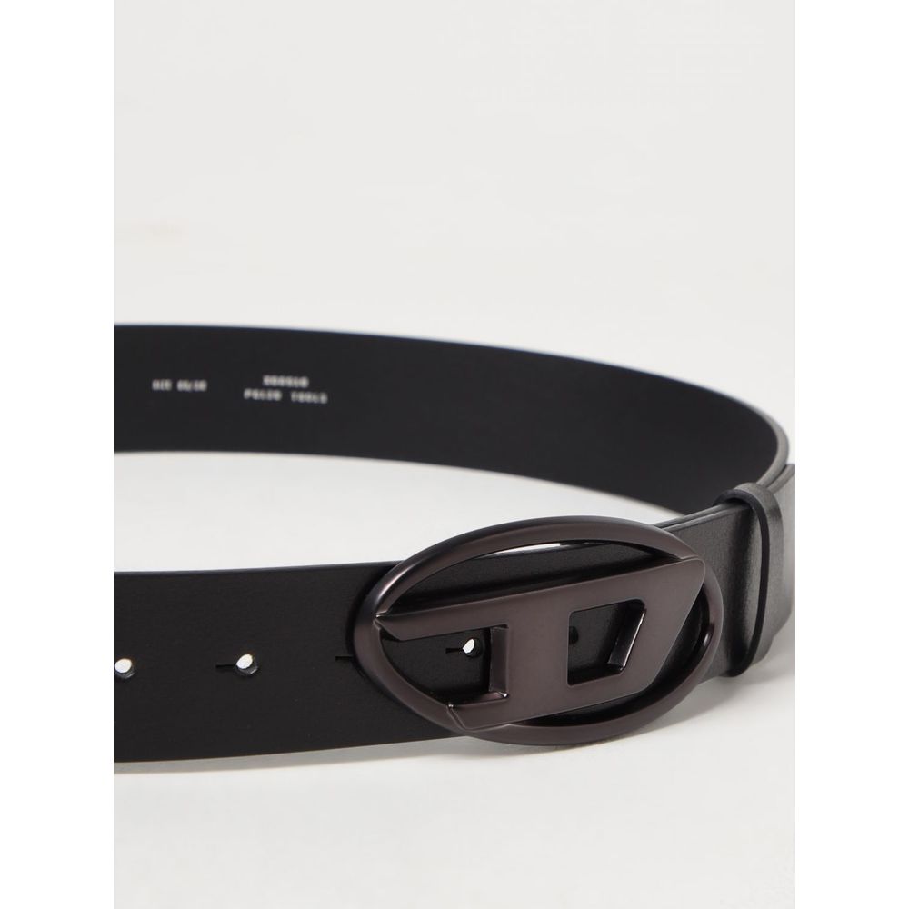 Diesel Black Leather Regular Belt with metal logo buckle, ideal for everyday wear and adds sophistication.