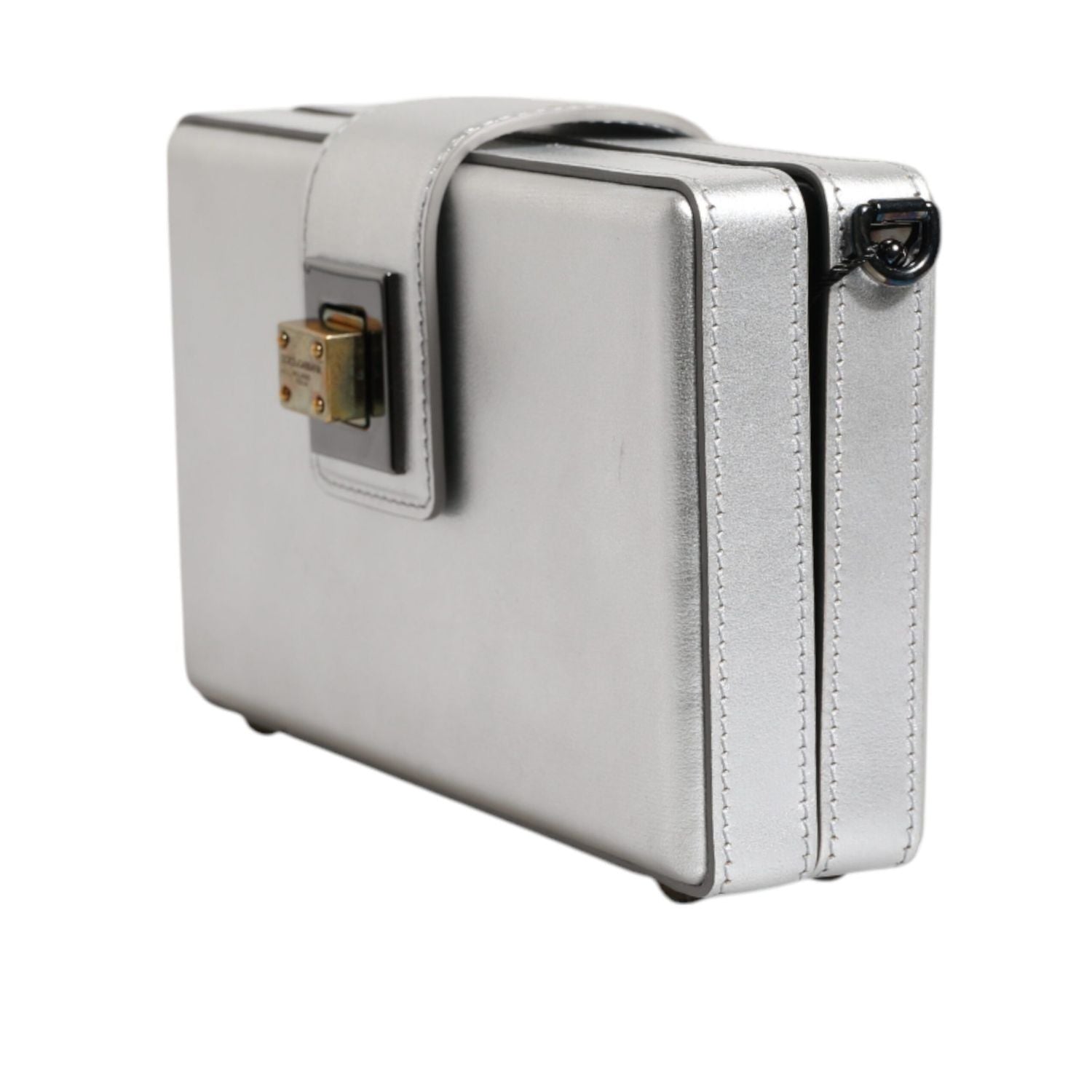 Front view with bag zipped and handles upright.