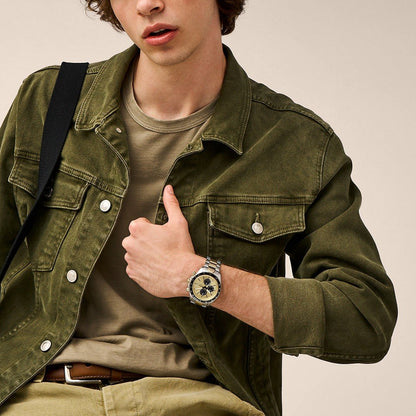 Man wearing FOSSIL WATCHES Mod. FS6126 in a casual outfit