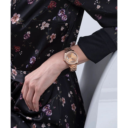 Woman wearing GUESS Mod. GW0307L3 watch, silver 925°, quartz analog, floral outfit, elegant style, displaying calendar function
