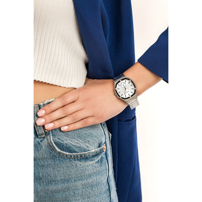 Lady wearing GUESS Mod. GW0310L1, quartz analog watch with 38 mm case, silver 925° material and water resistant 3 ATM.