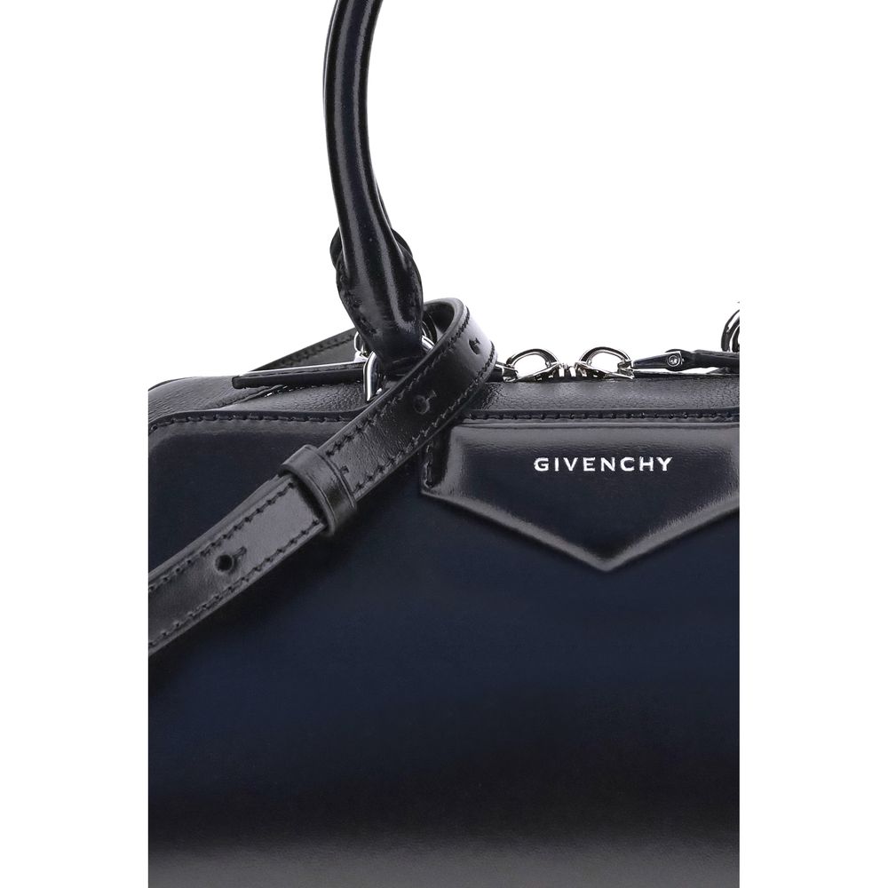 Front view with bag zipped and handles upright.