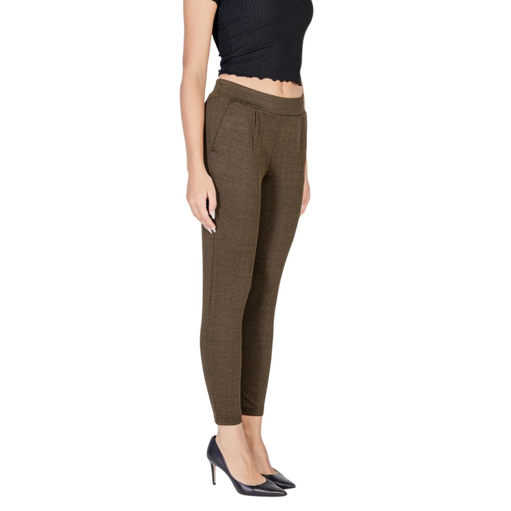 Woman wearing ICHI Green Polyester Skinny Pants with black top and heels, showcasing modern style and comfortable fit.