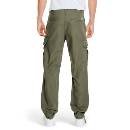 Back view of Jack Jones Green Cotton Cargo Pants, featuring tapered fit and side flap pockets for style and comfort.