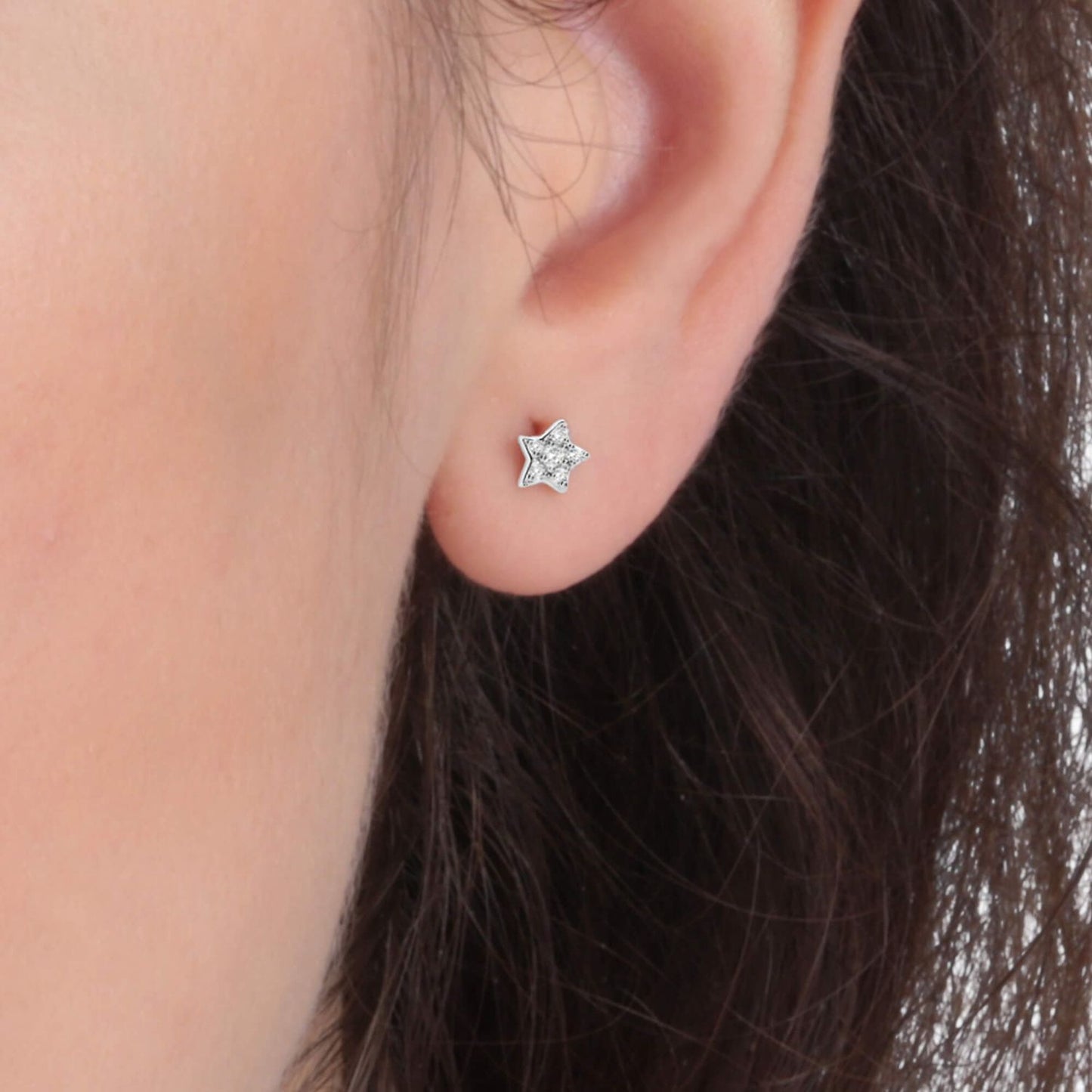 LA PETITE STORY JEWELRY Mod. LPS02ARQ03 star-shaped earring on ear