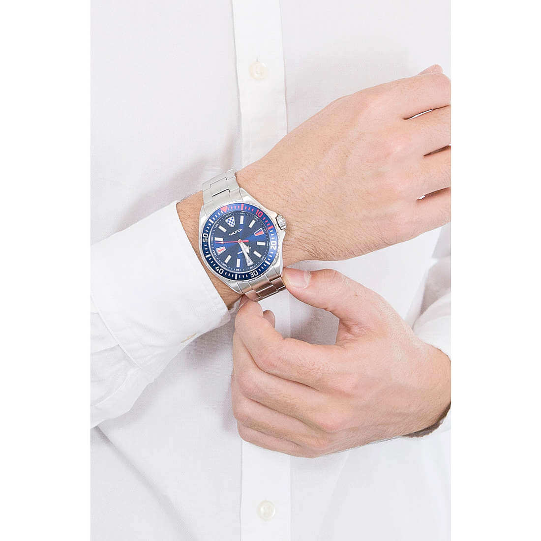 NAUTICA Mod. NAPCPS904 men's watch with quartz movement, 46 mm case, multifunction features, in official packaging, worn on wrist.