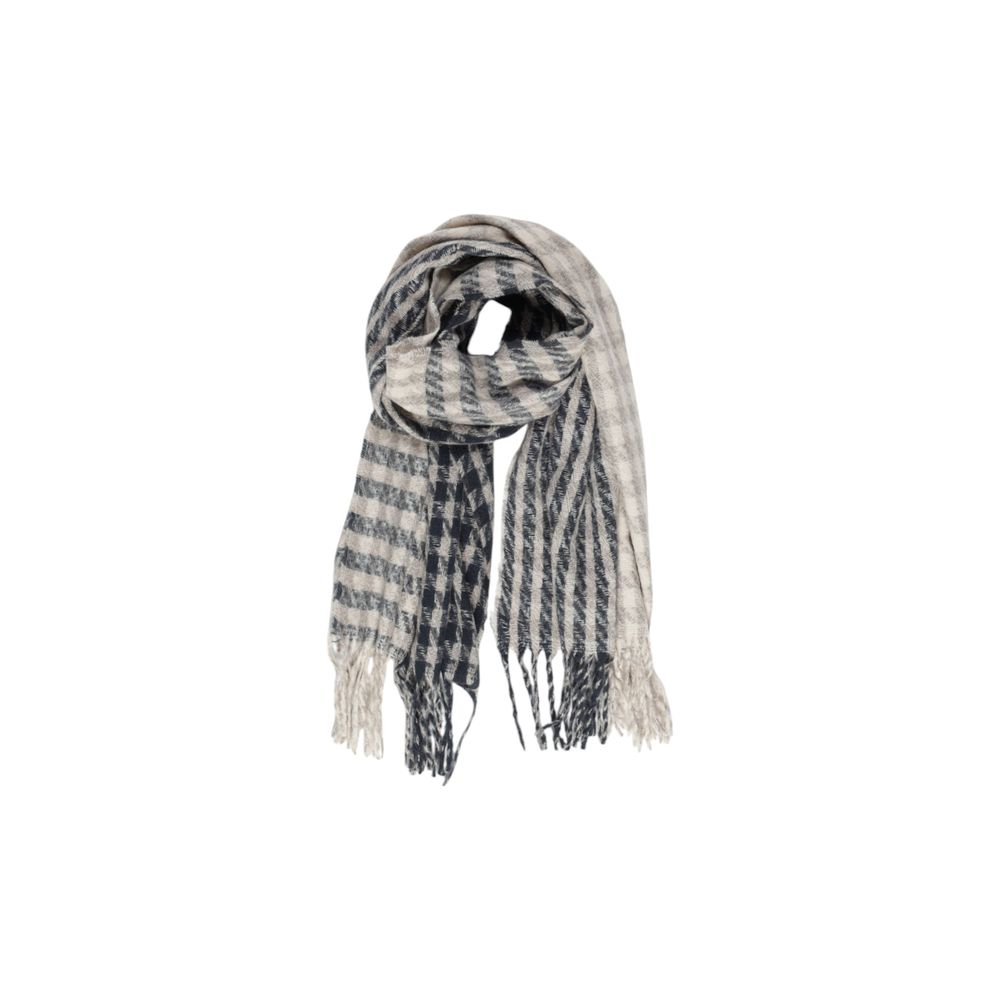 Only Gray Recycled Polyester Scarf with checkered design, made from sustainable materials, perfect for stylish versatility in any season.