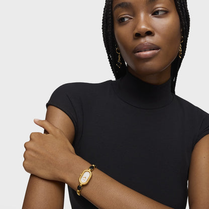 Person wearing TOUS WATCHES Mod. 3000138600 on wrist, showcasing elegant design and craftsmanship.