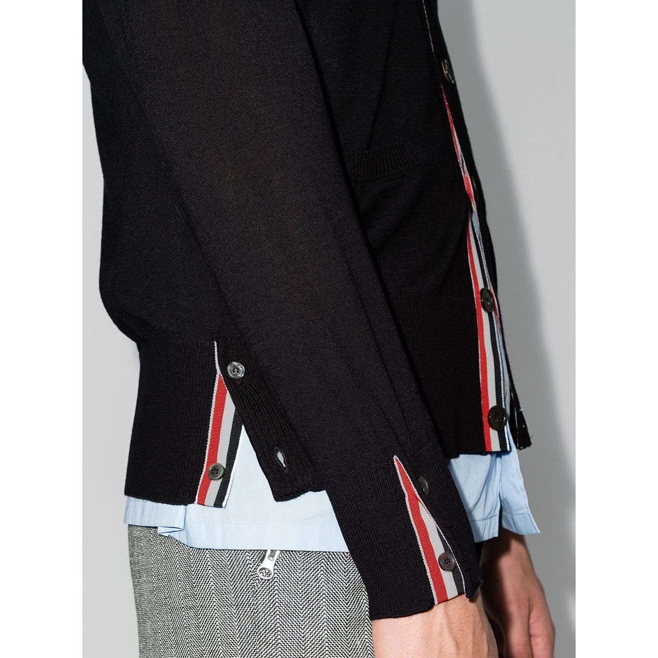 Front view with bag zipped and handles upright.