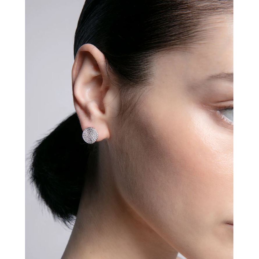 Lady wearing VICEROY JEWELS Mod. 13211E000-30 silver earrings, stylish design, multicolored gemstones, elegant accessory for any occasion.