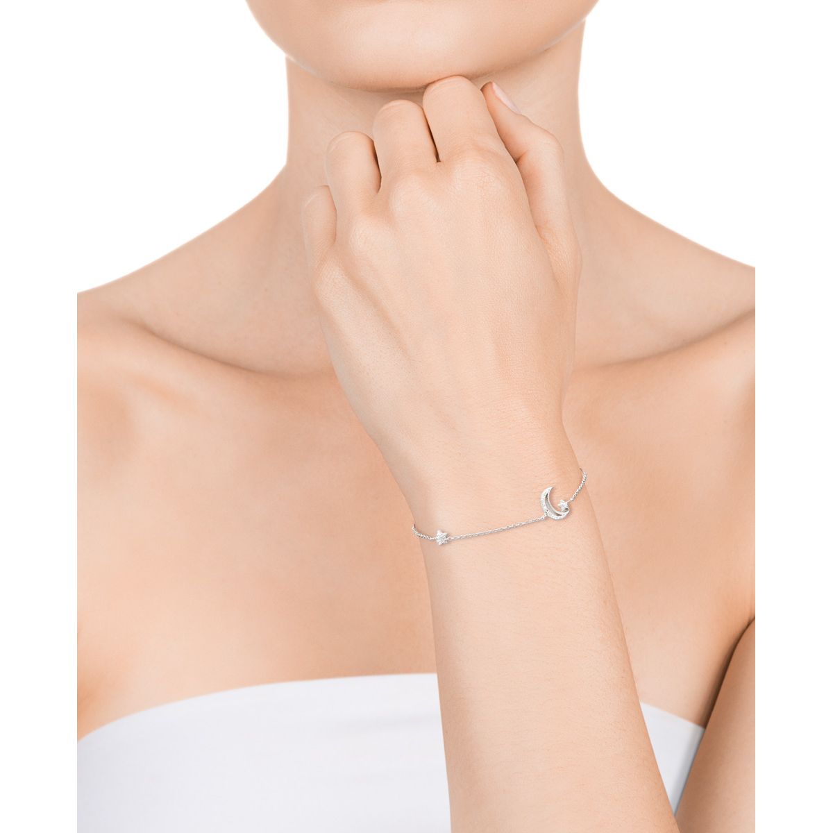 Woman wearing VICEROY JEWELS Mod. 4123P000-38 silver bracelet showcasing elegant design with quartz movement and mineral dial.