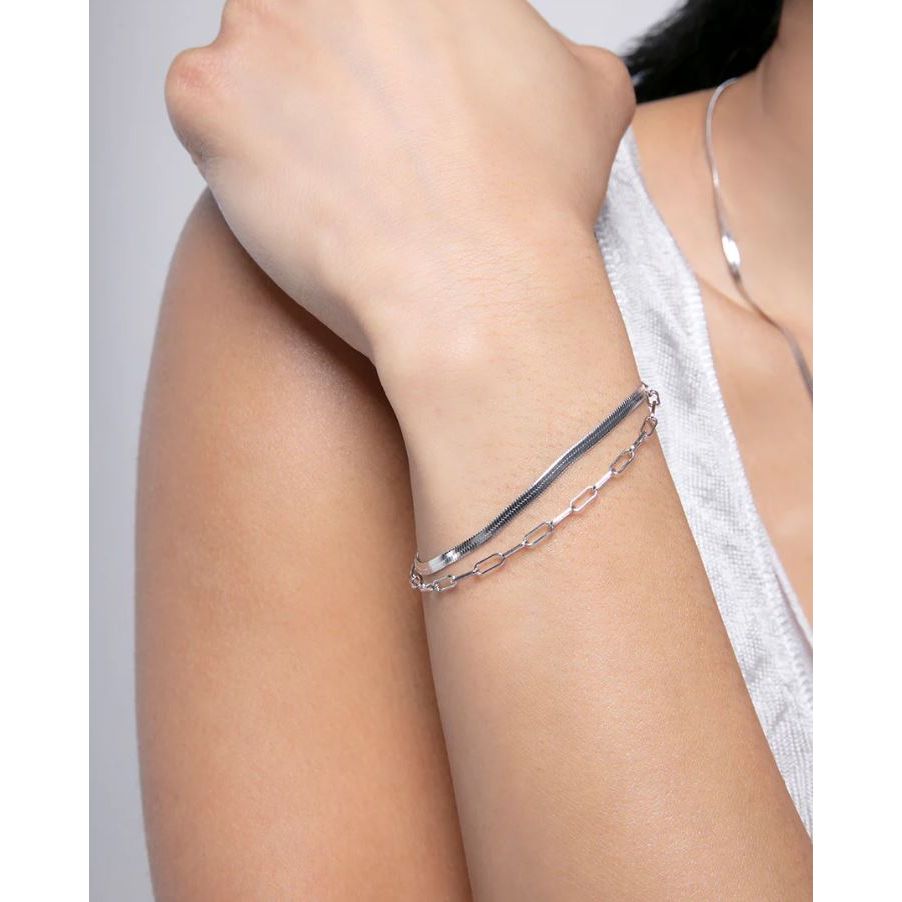 VICEROY JEWELS Mod. 9133P100-00 women's silver bracelet worn on wrist, quartz analog multifunction design, elegant lady's accessory.