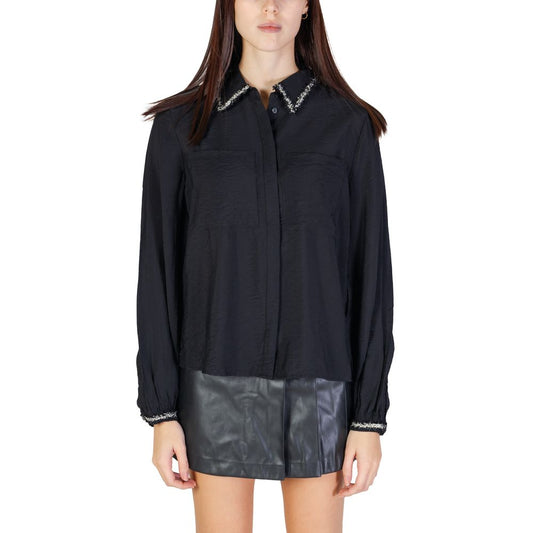 Vila Clothes Black Viscose Shirt, women's long sleeve, fall/winter collection, 82% viscose, worn by a model.