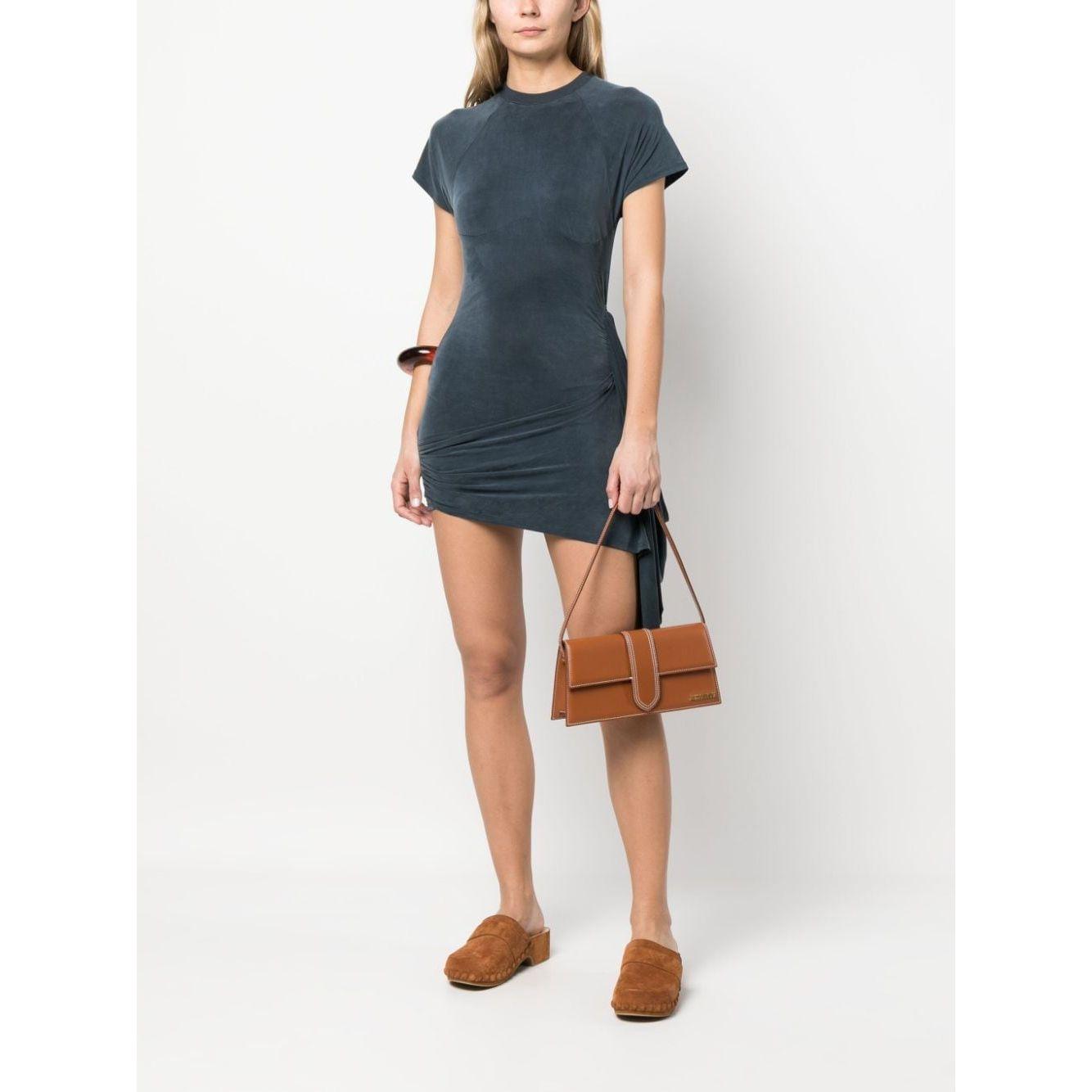 Front view with bag zipped and handles upright.