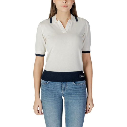 Woman wearing Liu Jo white viscose top with navy trim, spring/summer collection, short sleeves, casual style.