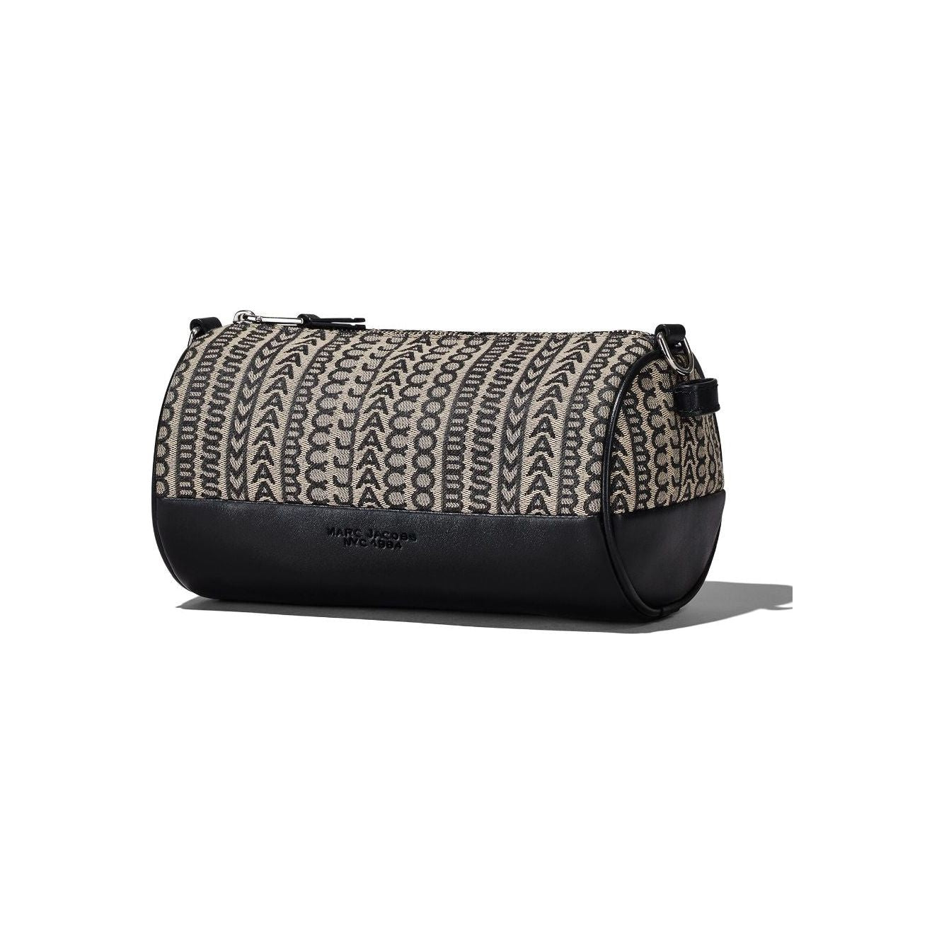 Front view with bag zipped and handles upright.